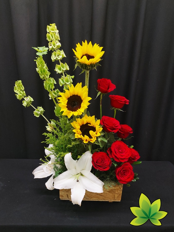 Jardinera de girasoles y rosas